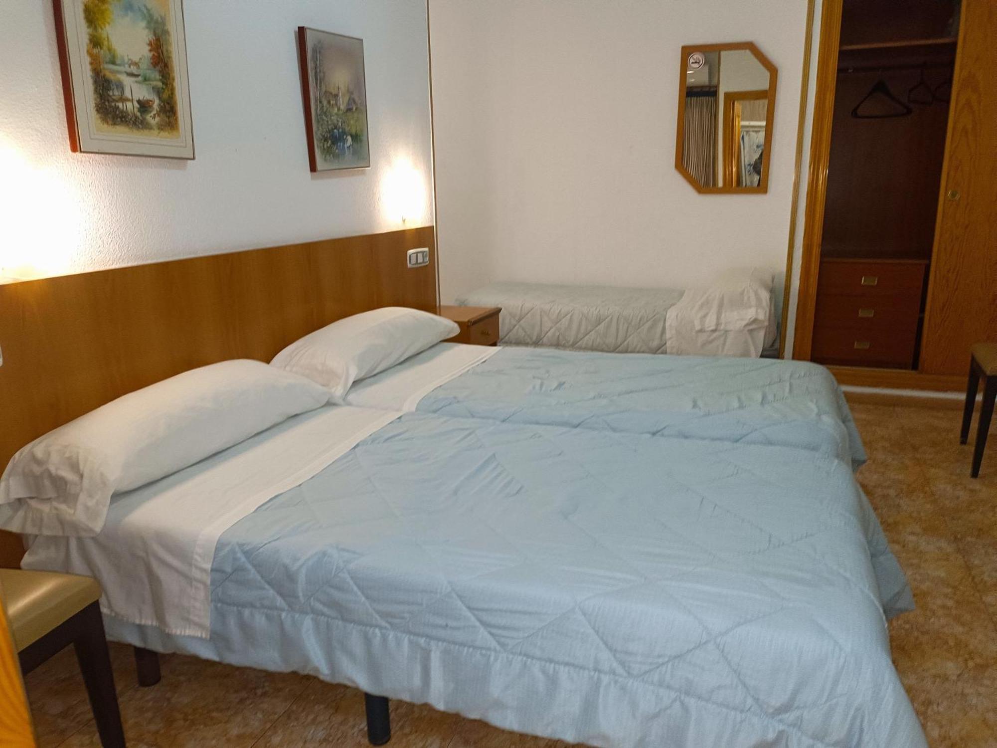 Hostal Gran Via Levante Torrevieja Exterior photo
