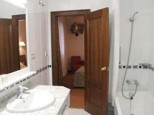 Hostal Gran Via Levante Torrevieja Exterior photo